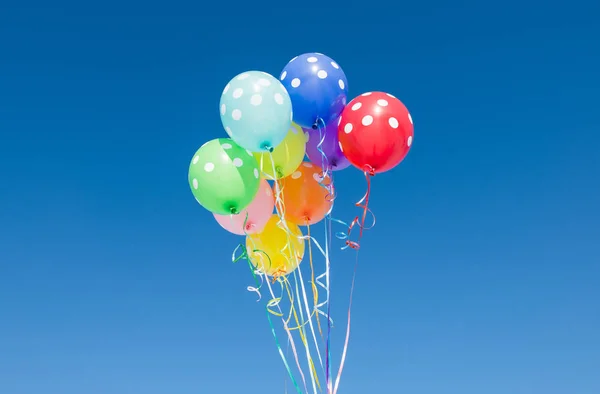 Воздушные шары в горошек — стоковое фото