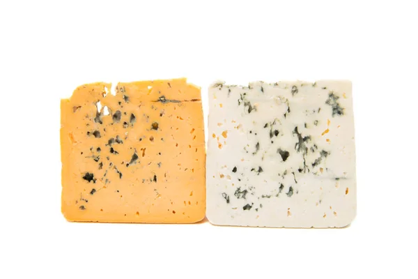 Formaggio blu con stampo isolato su sfondo bianco — Foto Stock