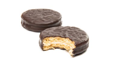 Bisküvi sandviçle ısırıldı: çikolata. 