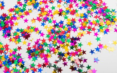 konfeti beyaz arkaplanda