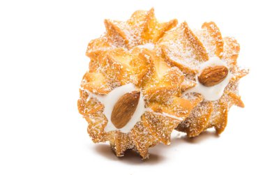 izole bademli bisküvi