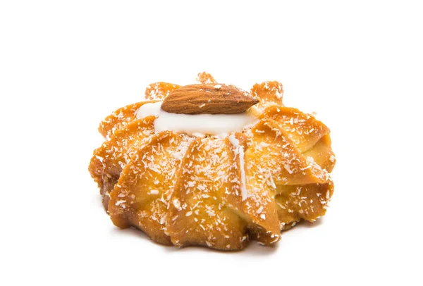 Kekse mit Mandeln isoliert — Stockfoto