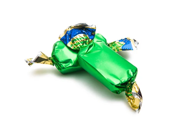 Caramelo de chocolate en una envoltura de color — Foto de Stock