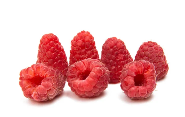 Frische Himbeeren isoliert — Stockfoto