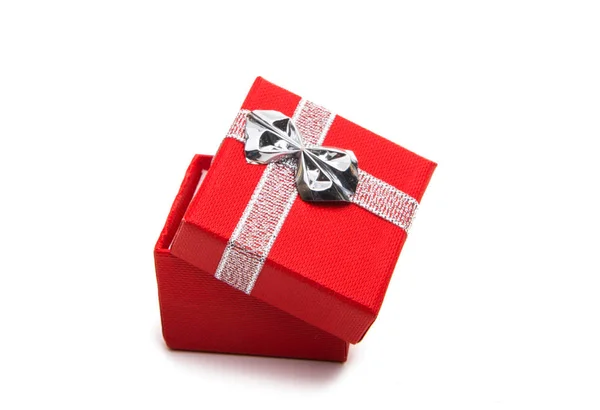 Rote Geschenkbox isoliert — Stockfoto