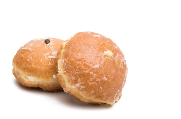 Donuts med en fyllning som isolerade — Stockfoto