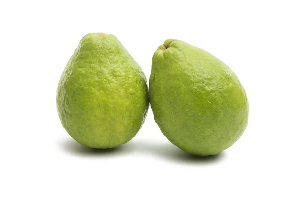 Gröna guava isolerade — Stockfoto
