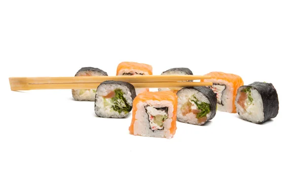 Rollos de sushi japoneses aislados — Foto de Stock