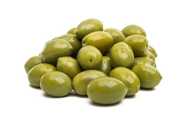 Groene olijven geïsoleerd — Stockfoto