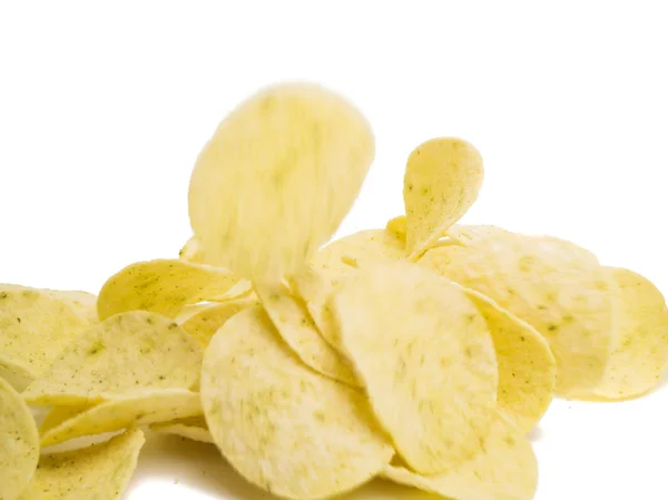 Солоні картопляні чіпси ізольовані — стокове фото