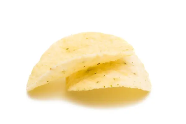 Saltade potatischips isolerade — Stockfoto