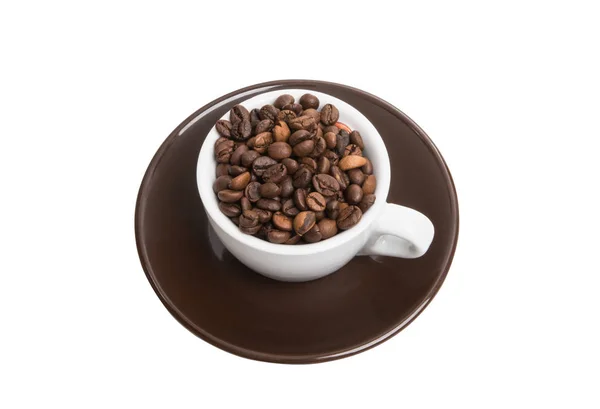 Tasse mit Bohnen Kaffee isoliert — Stockfoto