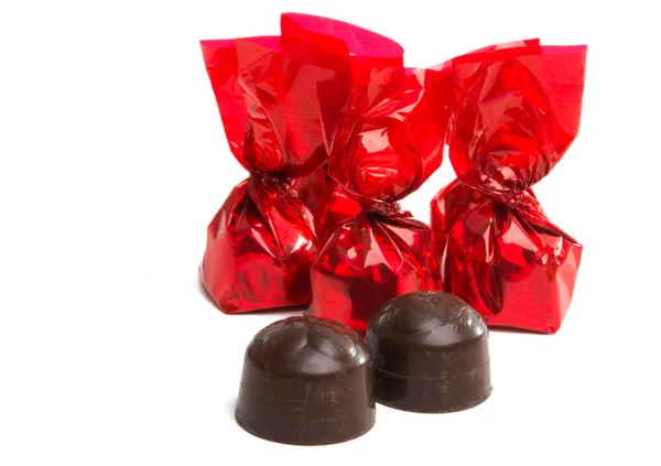 Körsbär i choklad isolerade — Stockfoto