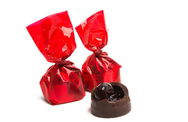 Cerise au chocolat isolé — Photo