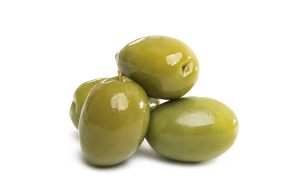 Grüne große Oliven isoliert — Stockfoto