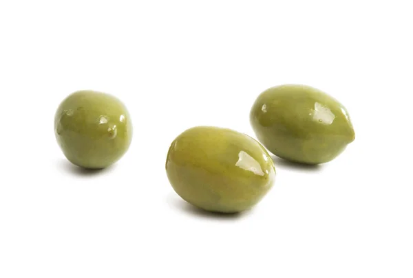 Azeitonas verdes grandes isoladas — Fotografia de Stock
