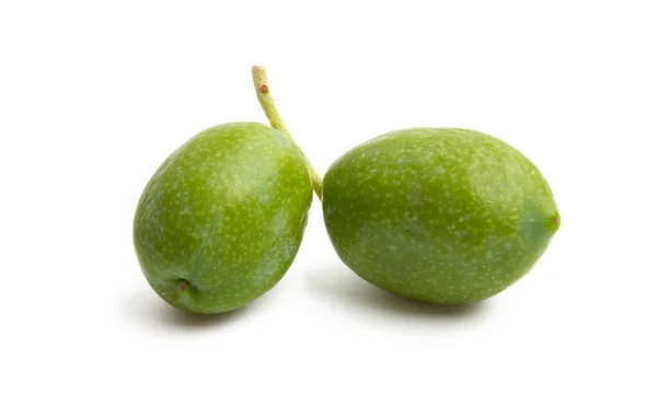 Gröna oliver isolerade — Stockfoto