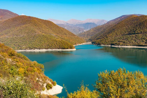 Höst landskap Zhinvali reservoar i Georgien — Stockfoto