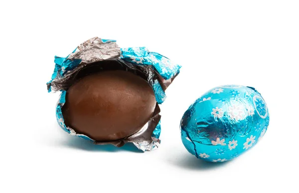 Ovos de chocolate de Páscoa isolados — Fotografia de Stock