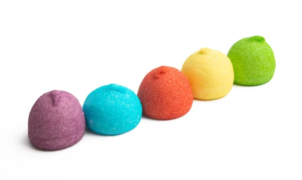 Marshmallow colorati isolati — Foto Stock