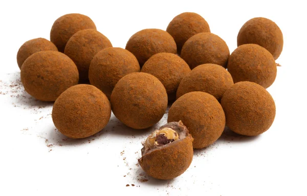 Шоколадні трюфелі з горіхами — стокове фото