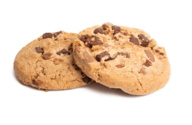 Beyaz arka planda izole çikolatalı kurabiye