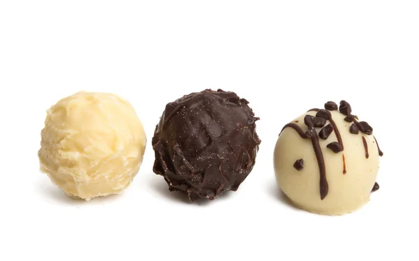 Trufas Chocolate Aisladas Sobre Fondo Blanco — Foto de Stock