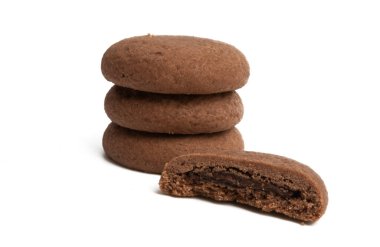 Beyaz arka planda izole çikolatalı kurabiye