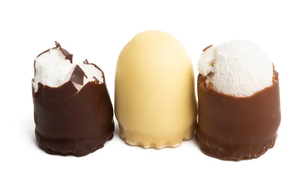 Besos Chocolate Aislados Sobre Fondo Blanco — Foto de Stock