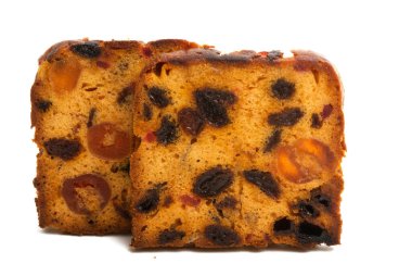 Beyaz arka planda meyveli kutlama pastası