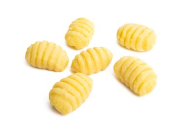 Patates gnocchi beyaz arka planda izole