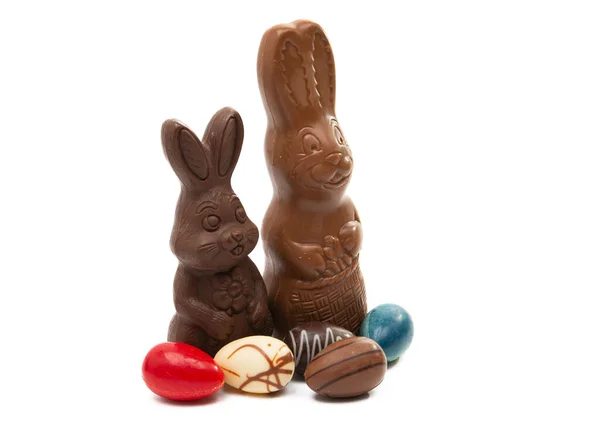 Beyaz Arka Planda Çikolatalı Yumurta Çikolatalı Tavşan — Stok fotoğraf