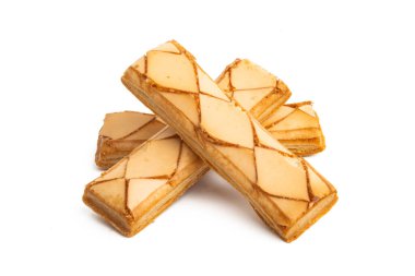 Puf böreği beyaz arkaplanda izole edildi