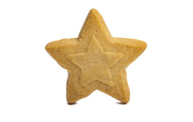 Beyaz arka planda izole edilmiş noel tereyağlı kurabiyeler