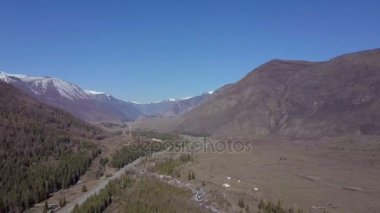 Altay Dağları. Güzel yayla manzara. Rusya. Sibirya. Quadcopter uçakla. Üstten Görünüm