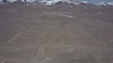 Altay Dağları. Güzel yayla manzara. Rusya. Sibirya. Quadcopter uçakla. Üstten Görünüm