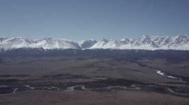 Altay Dağları. Güzel yayla manzara. Rusya. Sibirya. Quadcopter uçakla. Üstten Görünüm