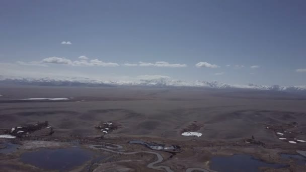 Montanhas Altai. Bela paisagem montanhosa. A Rússia. Sibéria. Voo em quadricóptero. Vista superior — Vídeo de Stock