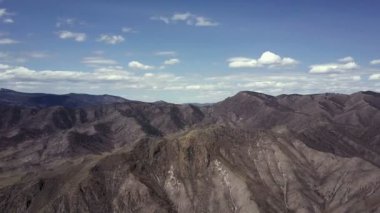 Altay Dağları. Güzel yayla manzara. Rusya. Sibirya. Quadcopter uçakla. Üstten Görünüm