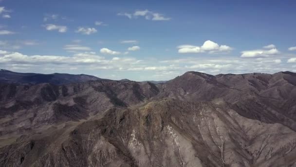 Altaj. Mooi Hoogland landschap. Rusland. Siberië. Vlucht op quadcopter. Bovenaanzicht — Stockvideo