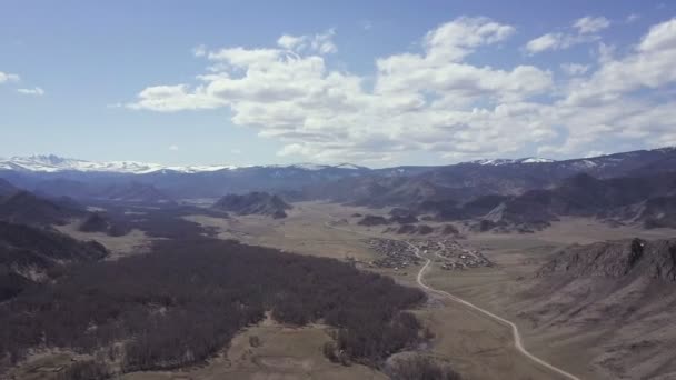Altay Dağları. Güzel yayla manzara. Rusya. Sibirya. Quadcopter uçakla. Üstten Görünüm — Stok video