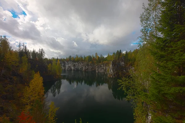 Marble canyon. Autumn landscape. Russia. Karelia — Stock Photo, Image