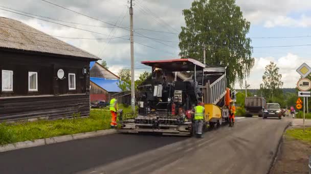 Układanie asfaltu. Roadwork timelapse — Wideo stockowe