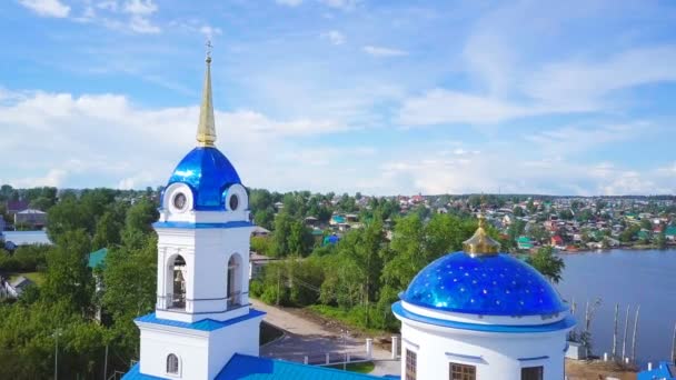 Arpentage aérien église chrétienne. Russie Perm — Video