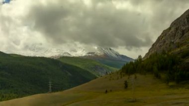 Altay Dağları. Güzel yayla manzara. Rusya Sibirya. Timelapse