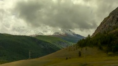 Altay Dağları. Güzel yayla manzara. Rusya Sibirya. Timelapse