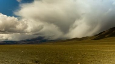 Altay Dağları. Güzel yayla manzara. Rusya Sibirya. Timelapse
