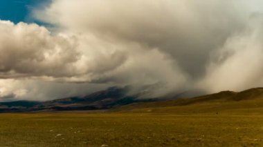 Altay Dağları. Güzel yayla manzara. Rusya Sibirya. Timelapse
