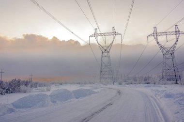 Yükseklik gerilim güç iletim kulesi
