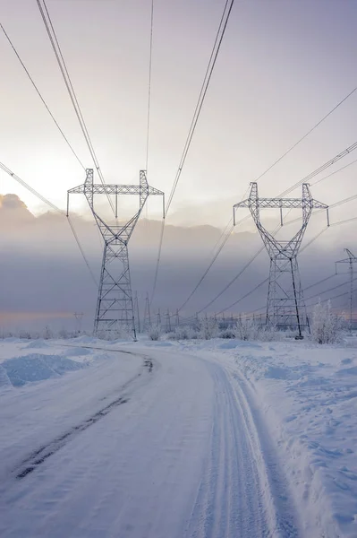 Hight voltage power transmission toren — Stockfoto